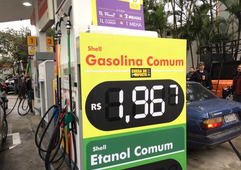 Posto vende gasolina pela metade do preço em protesto contra impostos