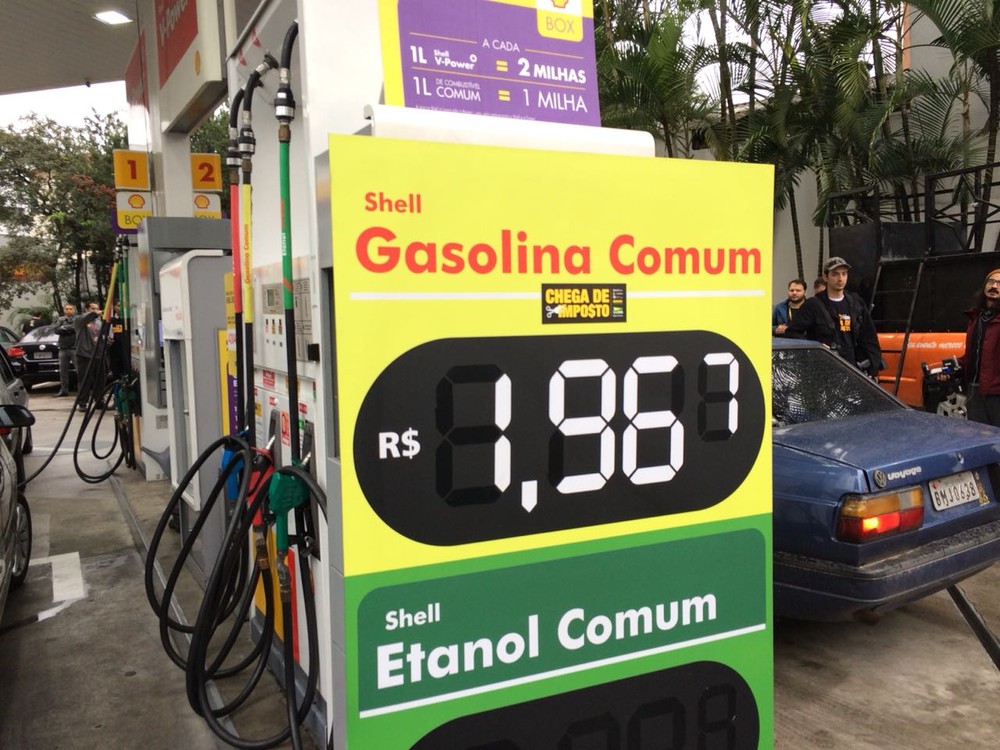 Posto vende gasolina pela metade do preço em protesto contra impostos