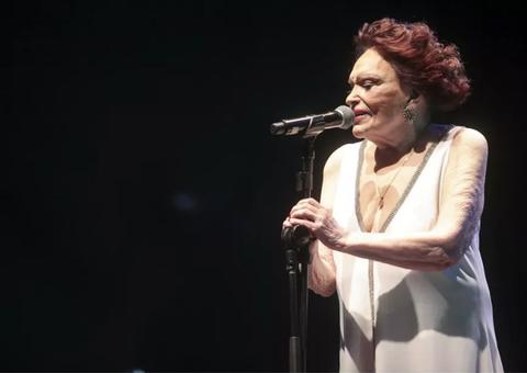 Atriz Bibi Ferreira é internada no Rio