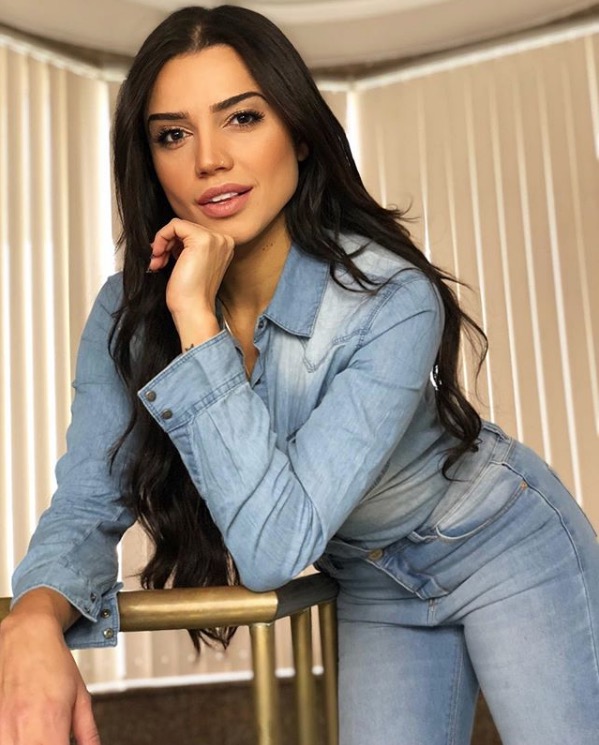 Ex-bbb Paula surpreende com novo visual