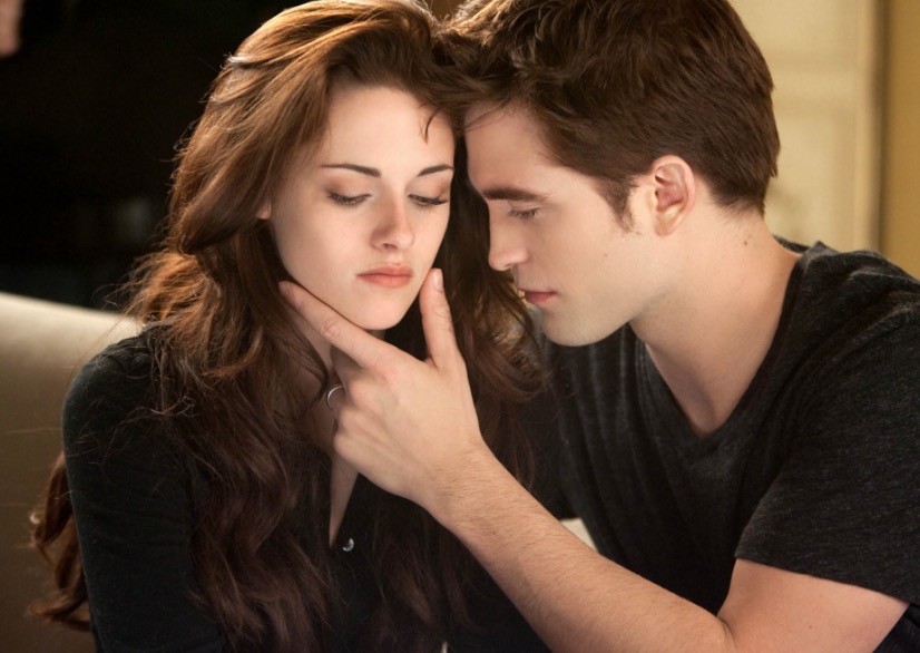 Robert Pattinson e Kristen Stewart são flagrados juntos 5 anos após separação