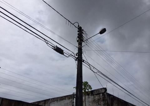 Homem morre após levar choque e cair de poste no Amazonas