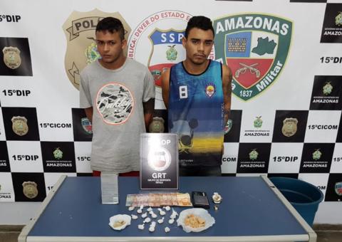 Dupla é presa em flagrante vendendo drogas ao lado de igreja em Manaus