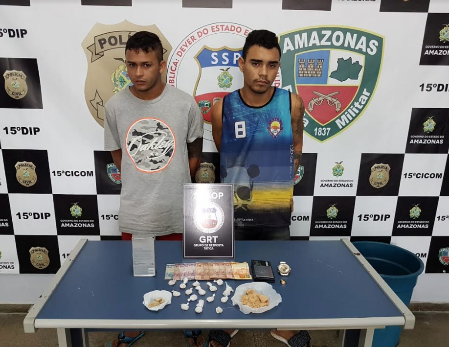 Dupla é presa em flagrante vendendo drogas ao lado de igreja em Manaus