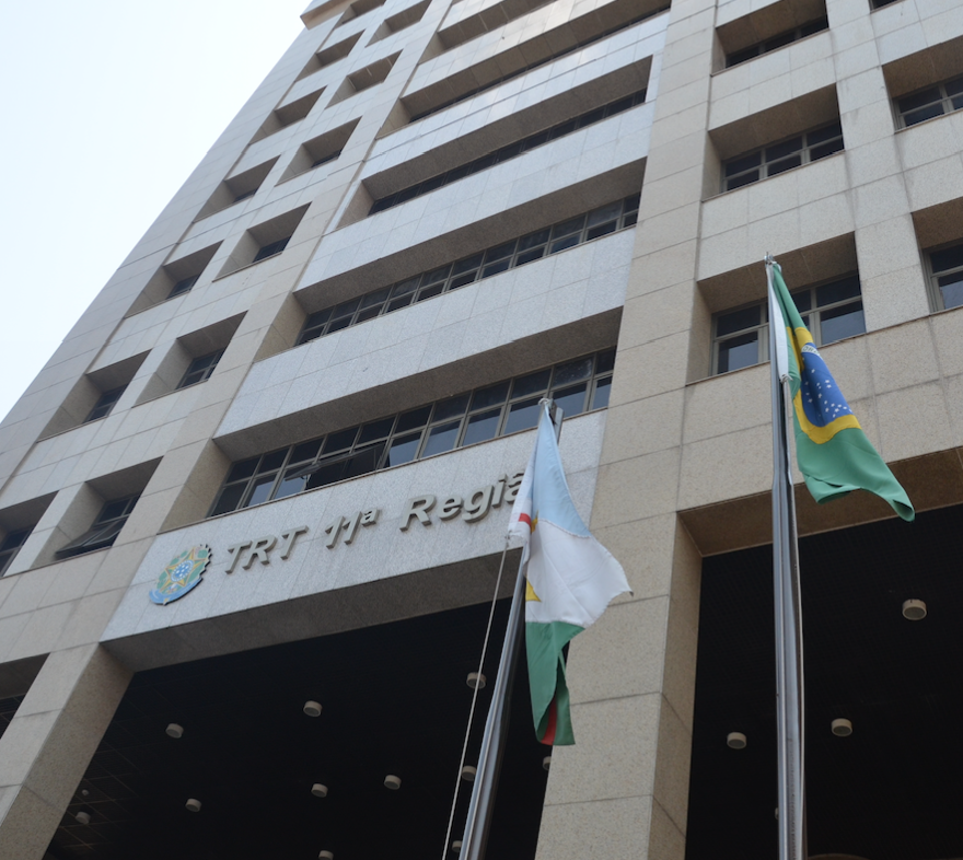 Trabalhadora demitida a menos de 1 ano da aposentadoria vai receber indenização de R$ 29 mil