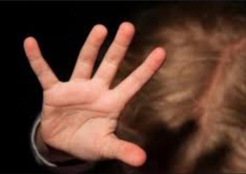 Pai e tio são presos suspeitos de estuprar menina de 3 anos