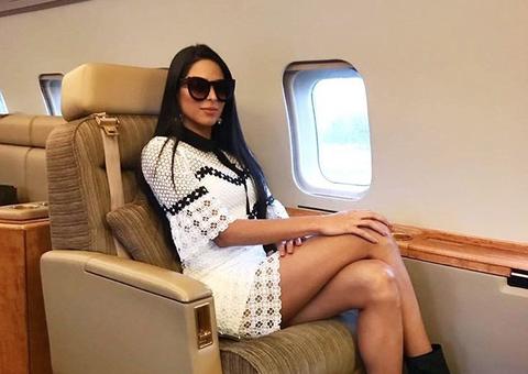 Miss Brasil Mayra Dias chega a Manaus e é recebida com festa na Aleam