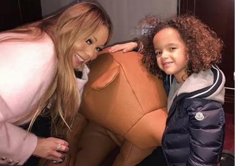 Aos 6 anos, filho de Mariah Carey gasta R$ 18 mil em compras online