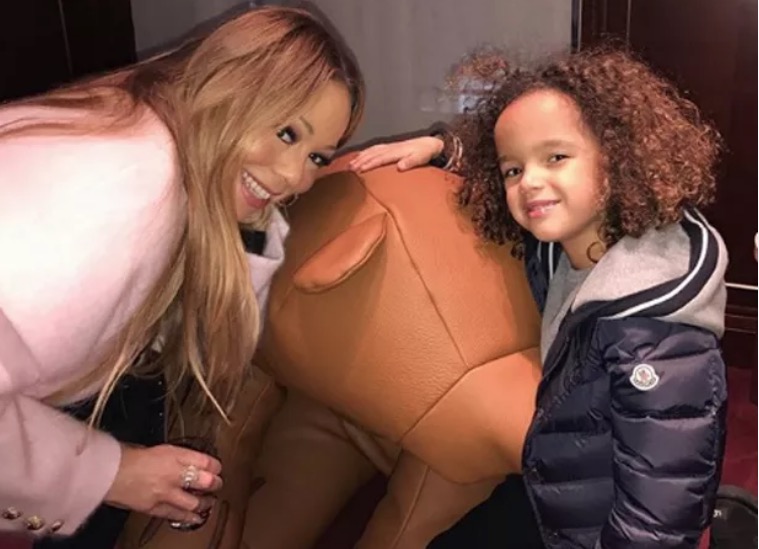Aos 6 anos, filho de Mariah Carey gasta R$ 18 mil em compras online