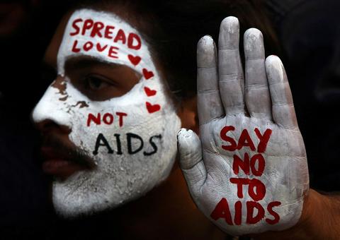 Em 12 cidades, 1 a cada 5 homens que fazem sexo com homens tem HIV, diz estudo