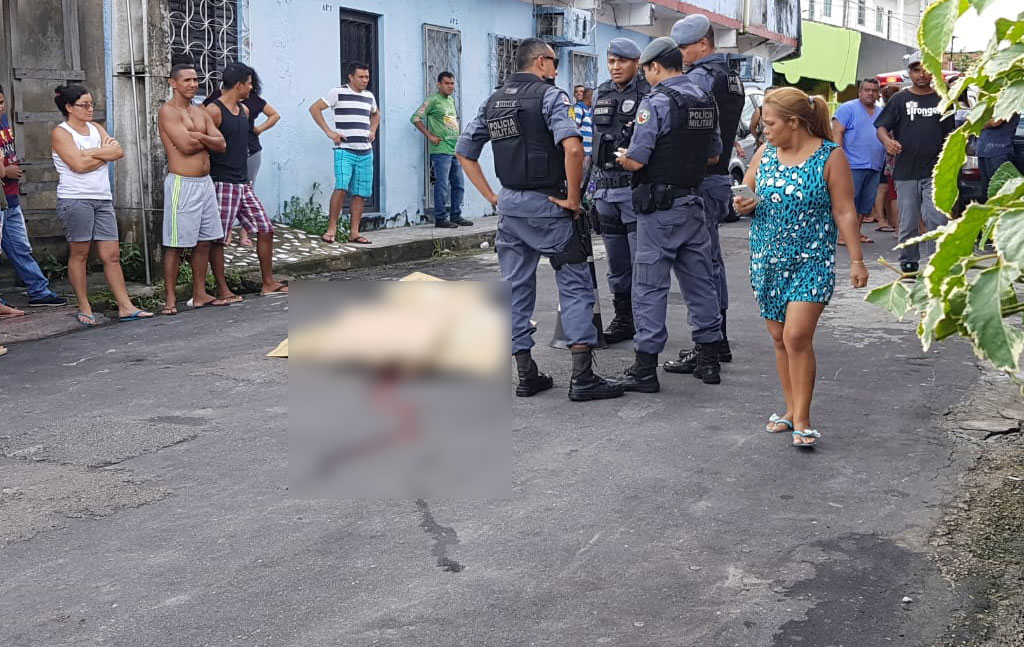 Flanelinha é executado com 3 tiros no meio da rua em Manaus