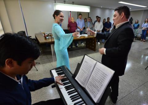 Amazonino Mendes recebe “Ópera Delivery” na sede do Governo em Manaus