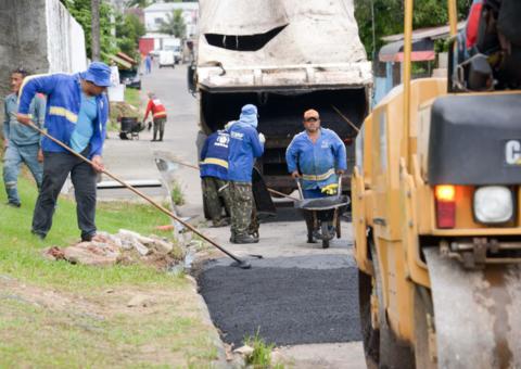 Ruas de três zonas de Manaus recebem melhorias com mutirões de tapa-buraco