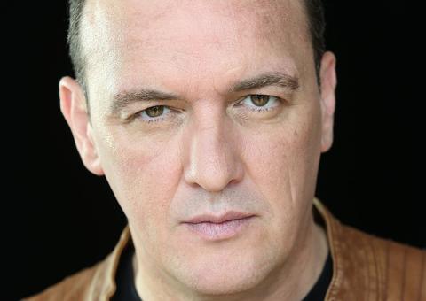 Ator de série Sons of Anarchy é encontrado morto aos 47 anos