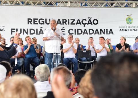 Governo entrega mais de 200 títulos definitivos para moradores da zona leste de Manaus