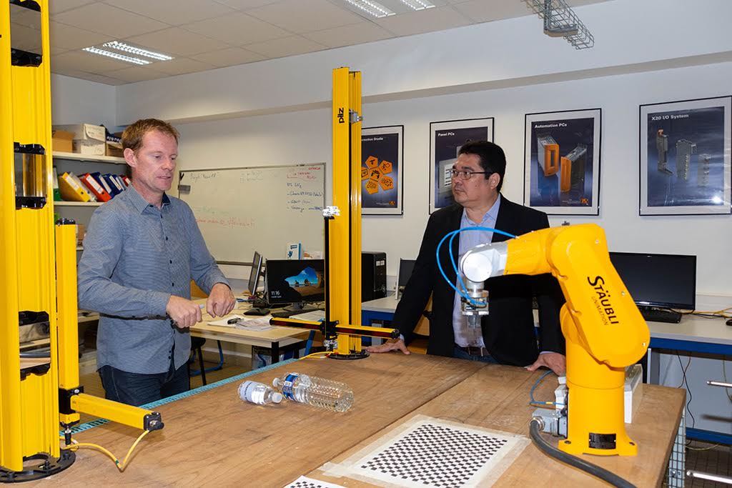 Governo busca parceria internacional para a educação profissional do Amazonas   