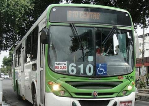 Grupo invade garagem de ônibus e faz arrastão em mais de 10 coletivos em Manaus