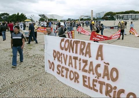 Empregados da Eletrobrás fazem greve de 72h e pedem saída do presidente