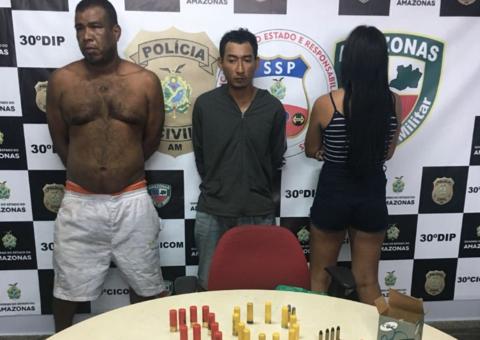 Dupla é presa e adolescente é apreendida com armas e drogas em Manaus