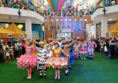 Shopping em Manaus tem arraial com danças, comidas e shows