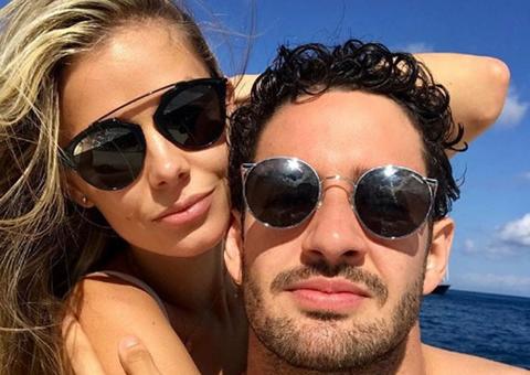   Alexandre Pato assume namorada gringa e se declara apaixonadamente