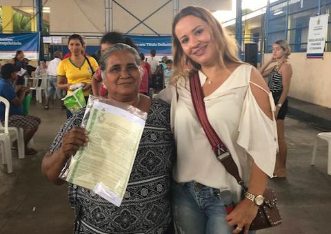Governo entrega mais de 300 títulos definitivos de terras para famílias em Manaus