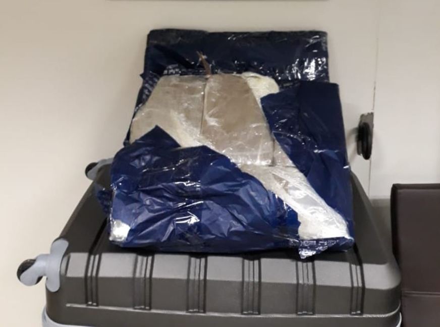 Em menos de 48h, segunda mulher é presa com drogas em aeroporto de Manaus