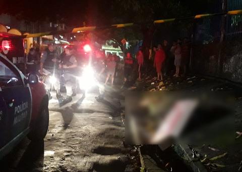 Homem é morto a tiros ao lado de igreja em Manaus