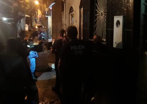 Após deixar bar, homem é encurralado e morto dentro de beco em Manaus