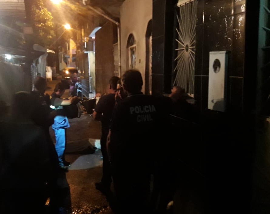 Após deixar bar, homem é encurralado e morto dentro de beco em Manaus