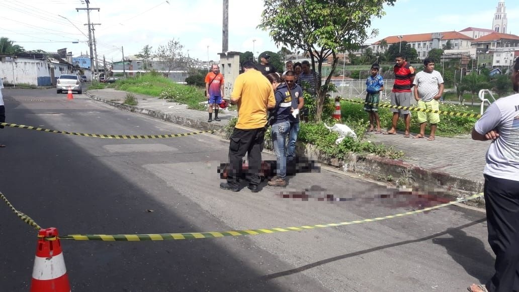  Corpo de homem é jogado no meio da rua após assassinato violento em Manaus
