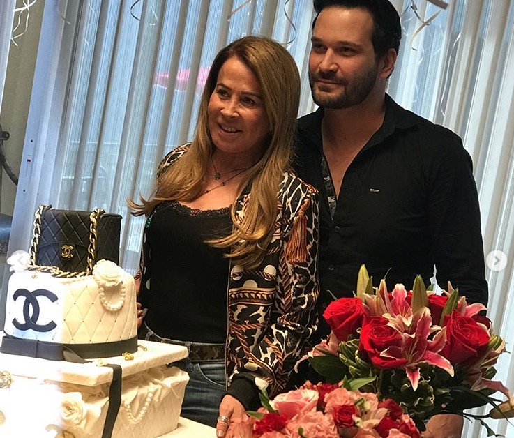 Zilu Camargo completa 60 anos e ganha festão surpresa de namorado 