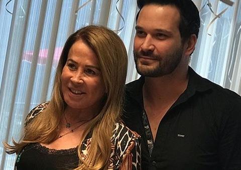 Zilu Camargo completa 60 anos e ganha festão surpresa de namorado 