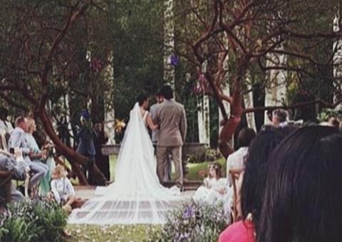 Isis Valverde se casa em cerimônia ultrarromântica no Rio