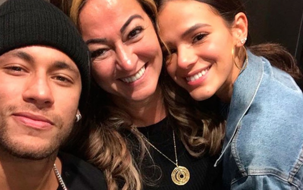 Mãe de Neymar fala sobre futuro neto e nome do herdeiro