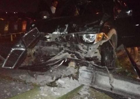 Motorista é preso após bater em 15 carros e derrubar poste em condomínio de Manaus