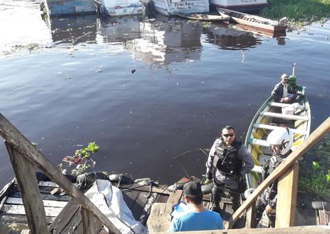 Nua e com sinais de agressão, mulher é encontrada boiando na Feira da Manaus Moderna