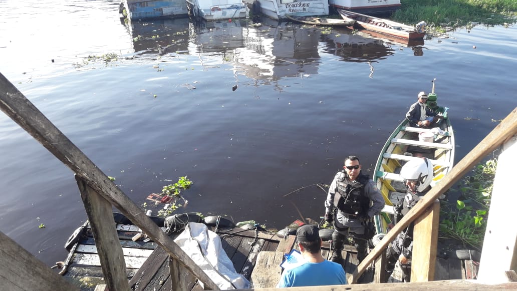 Nua e com sinais de agressão, mulher é encontrada boiando na Feira da Manaus Moderna