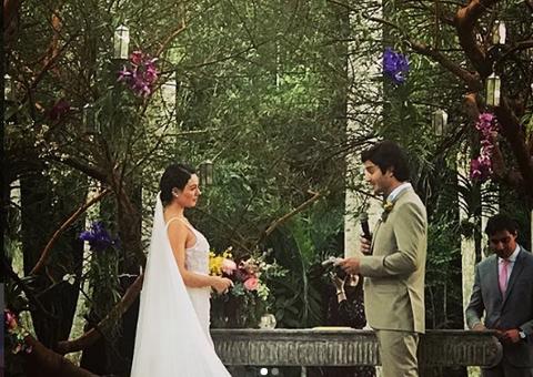Veja novas fotos e vídeos do casamento ultrarromântico de Isis Valverde e André Resende 