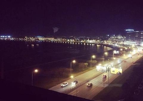 Mulher descobre traição do marido ao ver foto da vista de sua casa no Instagram