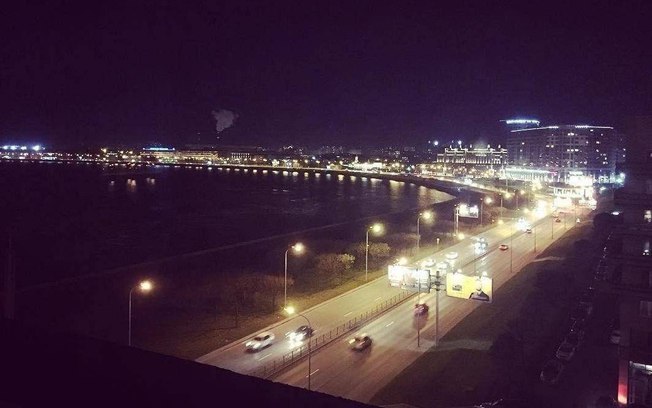 Mulher descobre traição do marido ao ver foto da vista de sua casa no Instagram