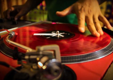 Teatro Amazonas recebe o lançamento da série audiovisual Mormaço Sonoro