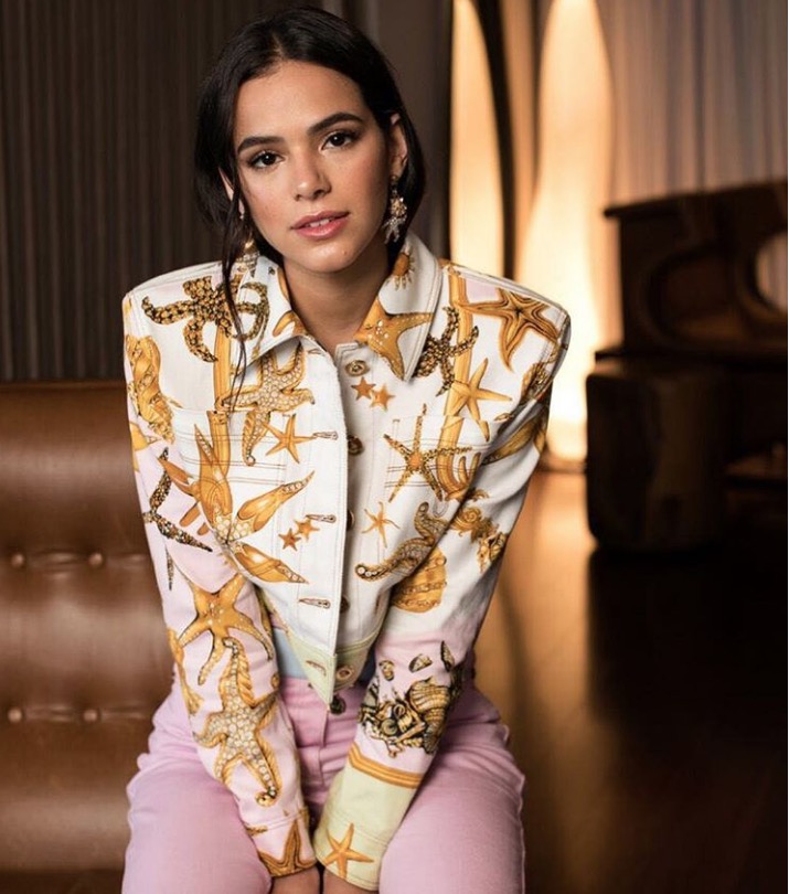 Bruna Marquezine diz que é perseguida e revela planos de morar com jogador