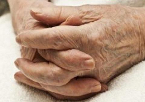 Idosa se entrega a polícia e confessa ter estrangulado o marido