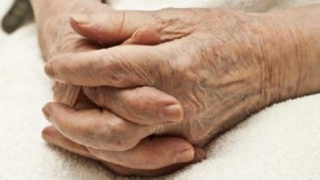 Idosa se entrega a polícia e confessa ter estrangulado o marido