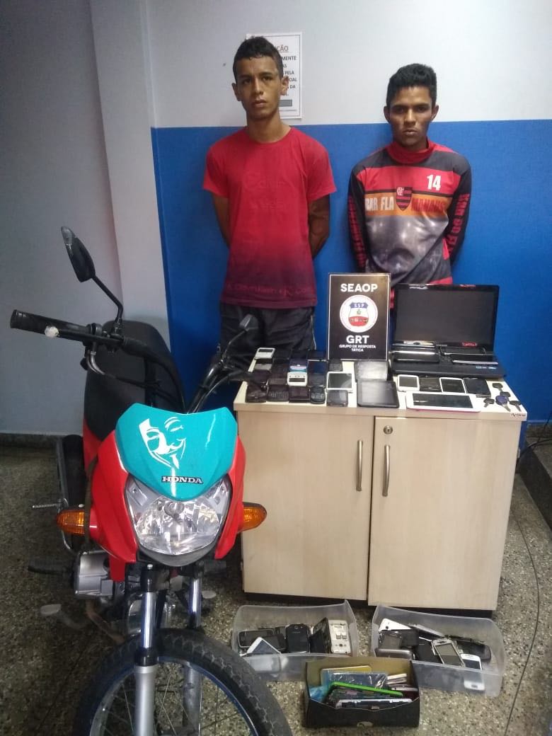 Dupla suspeita de fazer arrastões com arma alugada é presa em Manaus