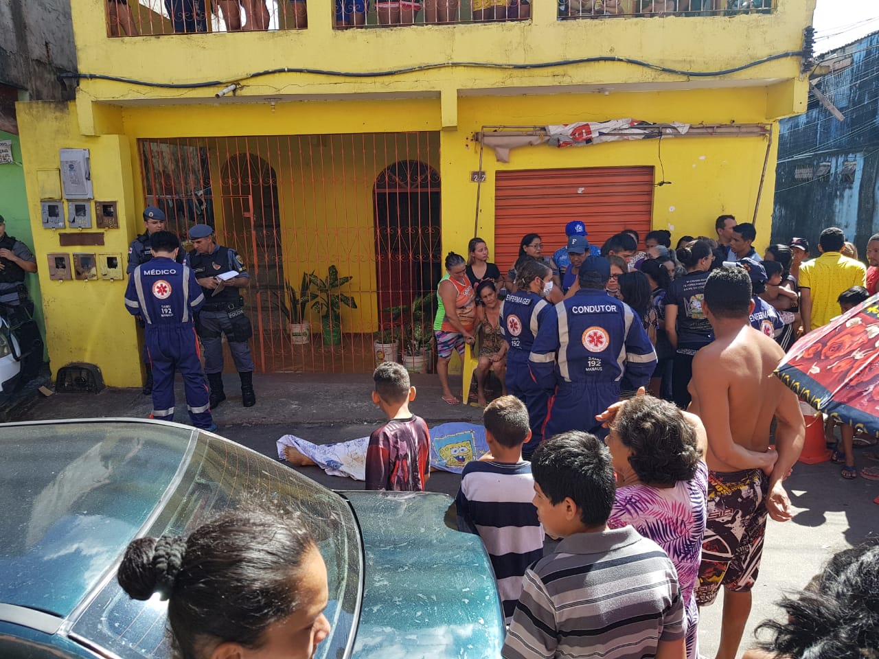 Em plena luz do dia, motoqueiros executam homem a tiros em Manaus