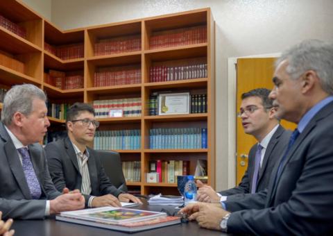 Prefeito pede ao TJ a criação de um núcleo para agilizar regularização fundiária em Manaus