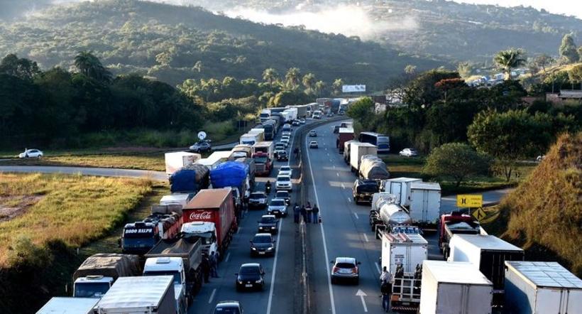 Greve dos caminhoneiros custará R$ 15 bilhões para a economia