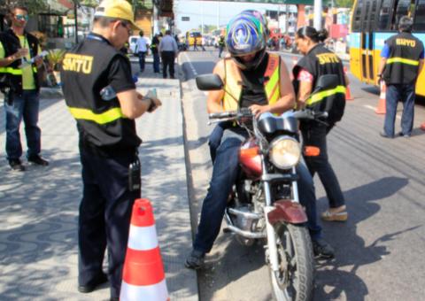 Onze mototáxis clandestinos são apreendidos durante fiscalização em Manaus